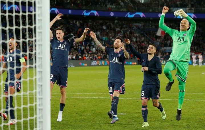 Paris bat difficilement Leipzig avec un doublé de Messi 