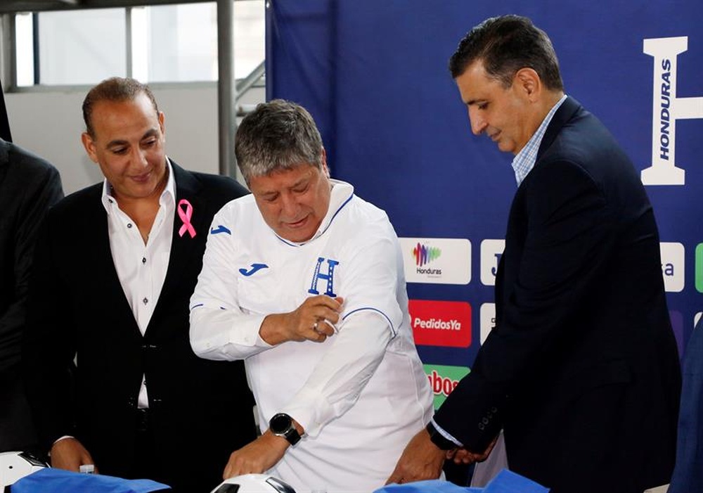 Hernán Gómez lamentó la derrota ante Costa Rica. EFE