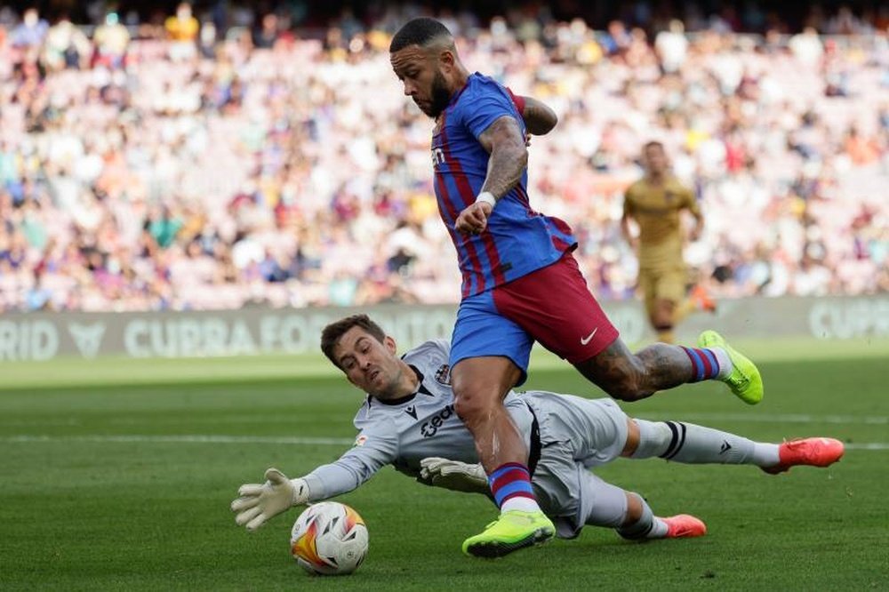 Las posibles alineaciones del Levante-Barcelona. EFE