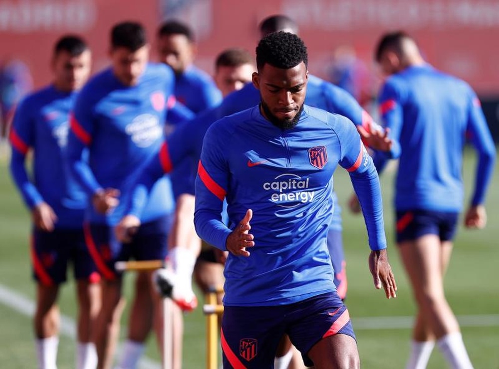 Lemar y Llorente cerraron la semana con sus compañeros. EFE