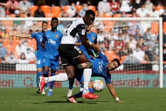 Valencia are back to work, but they have done so without defenders Thierry Correia and Mouctar Diakhaby who both have muscle problems. On the other hand, Gennaro Gattuso will have both Jose Luis Gaya and Marcos Andre at his disposal.