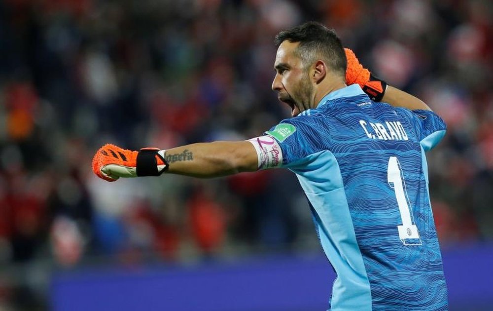 Un Claudio Bravo en odeur de sainteté au Betis. EFE/ Claudio Reyes