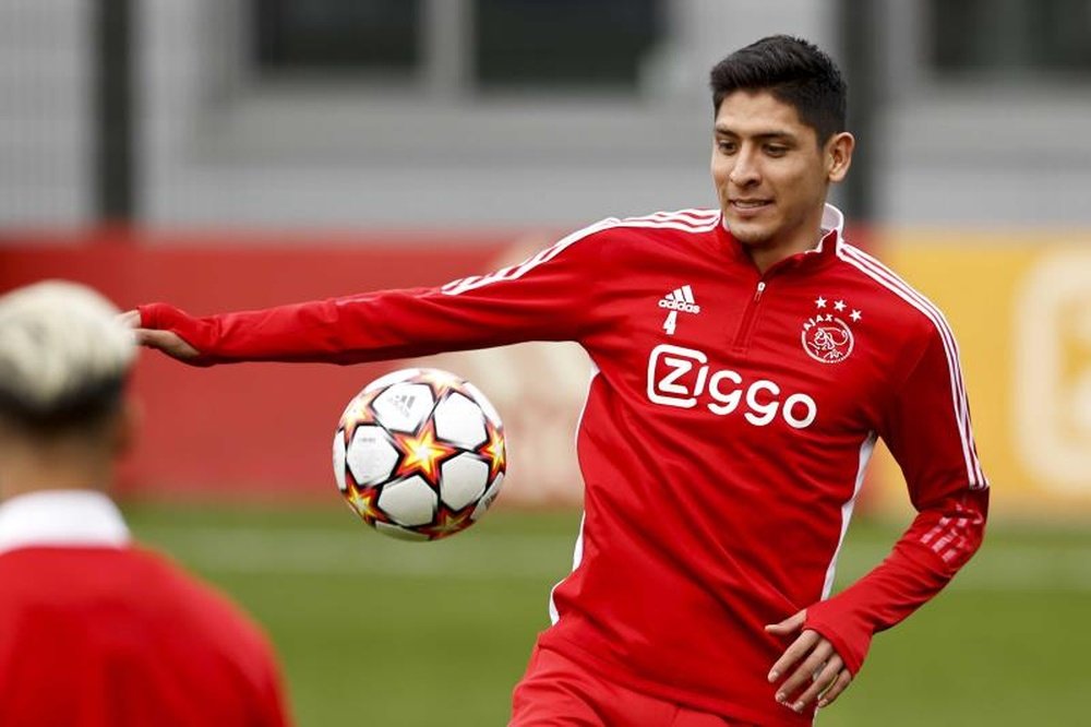 Edson Alvarez prolonge avec l'Ajax. efe