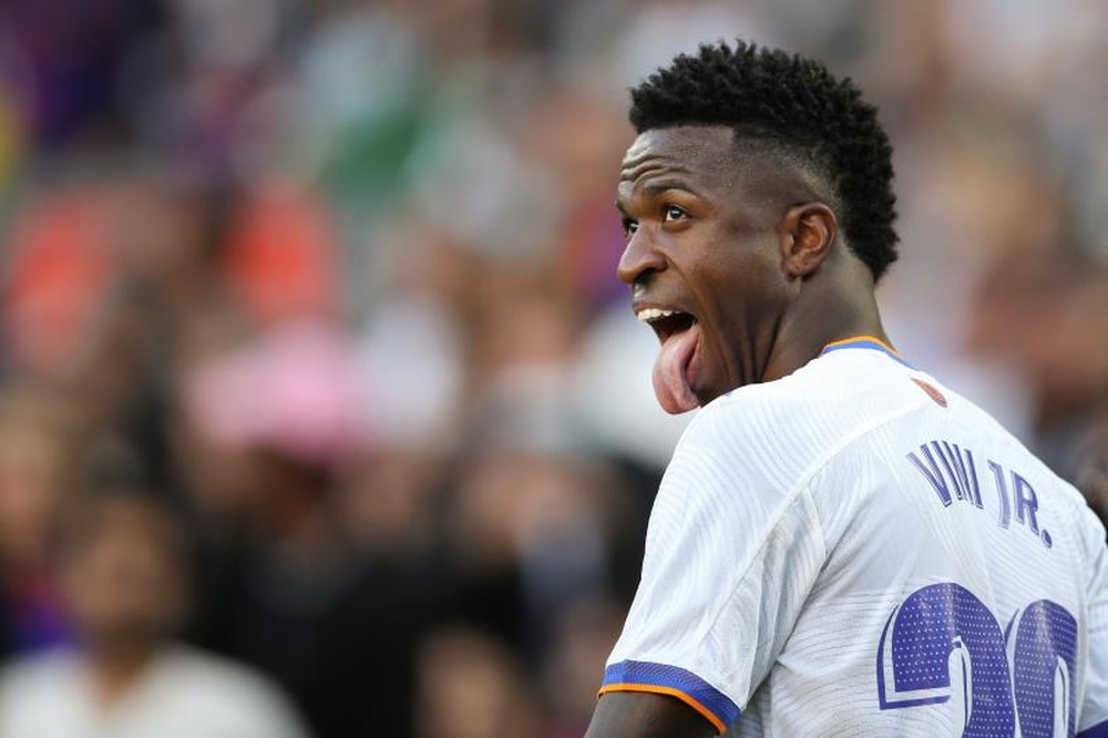 Cafú totalement sous le charme de Vinicius. efe