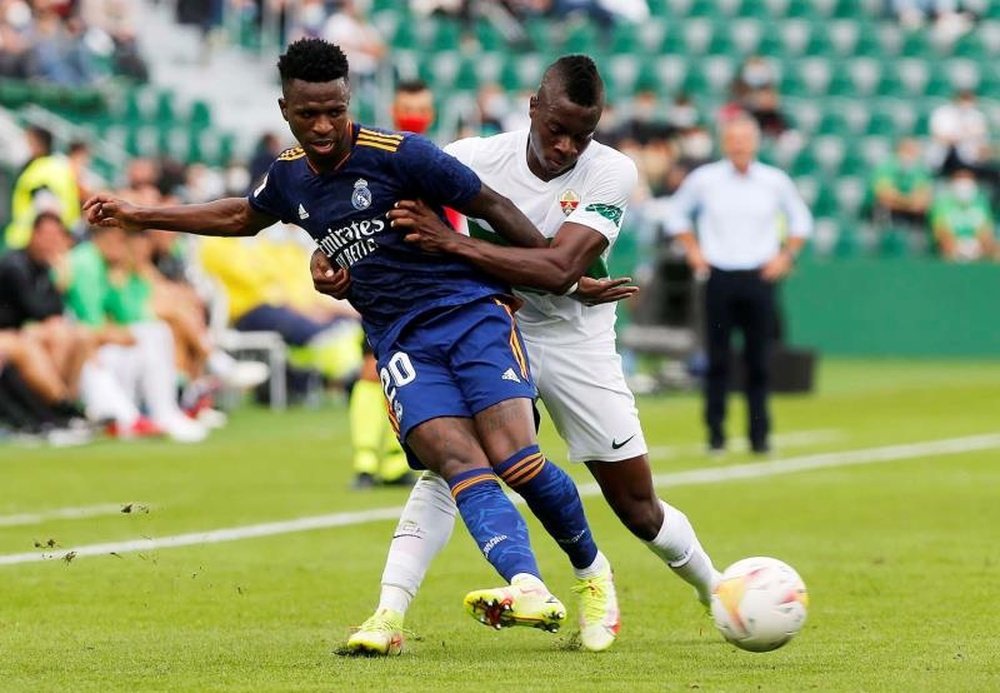El Madrid quiere mejorar las condiciones de Vinicius. EFE