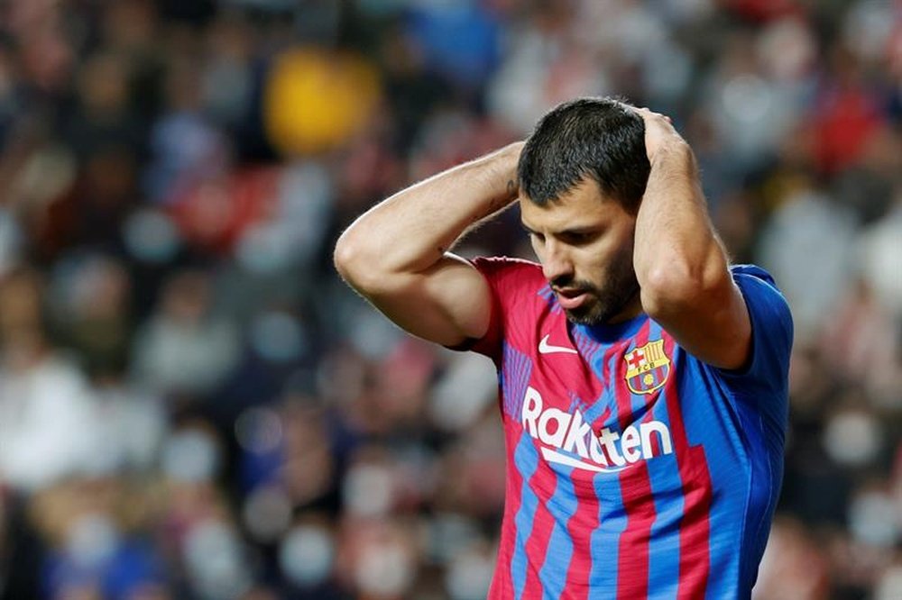 O Barça irá ao mercado em janeiro para substituir Agüero. AFP