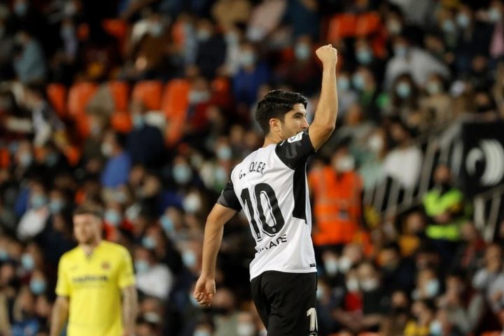 Atletico move to two sides for Carlos Soler