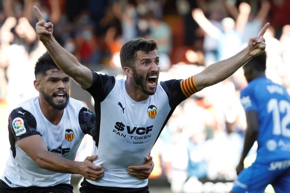 Gayá es el capitán del Valencia con 271 partidos jugados. EFE