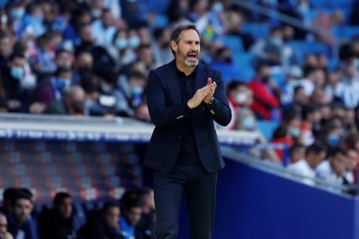 L'entraîneur de l'Espanyol vise une victoire contre le Barça