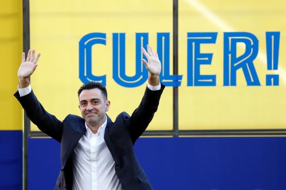 Xavi tape déjà du poing sur la table. EFE