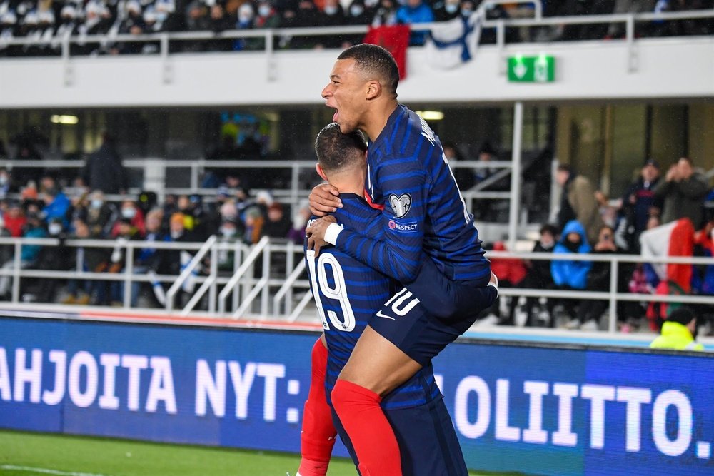 Francia venció 0-2 a Finlandia. EFE