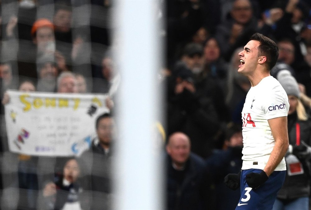 Tottenham venceu o Leeds por 2 a 1 em casa. EFE/EPA/FACUNDO ARRIZABALAGA