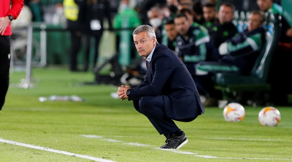 Escribá destacó el hecho de dejar la portería a cero, como referencia para ganar el partido. EFE