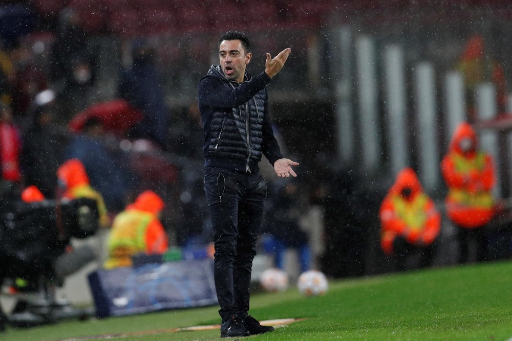 Dos apartados más en el 'staff' de Xavi. EFE