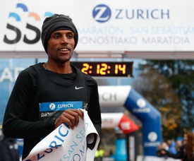 El etíope Derseh gana a los favoritos en el maratón de San Sebastián