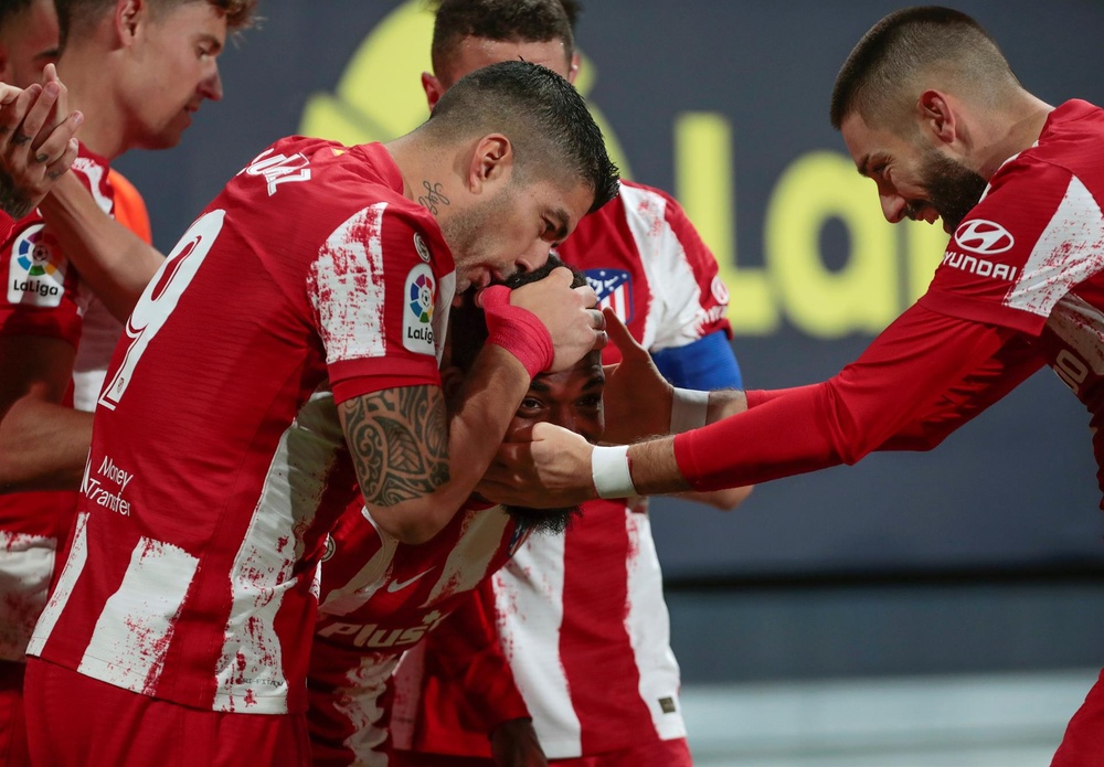 Atlético decola no segundo tempo e entra na briga pelo título. AFP