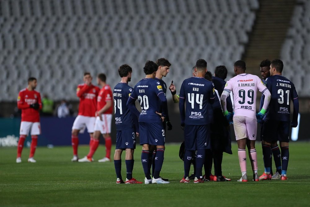 Imagen del partido disputado este domingo entre el Belenenses y el Benfica. EFE