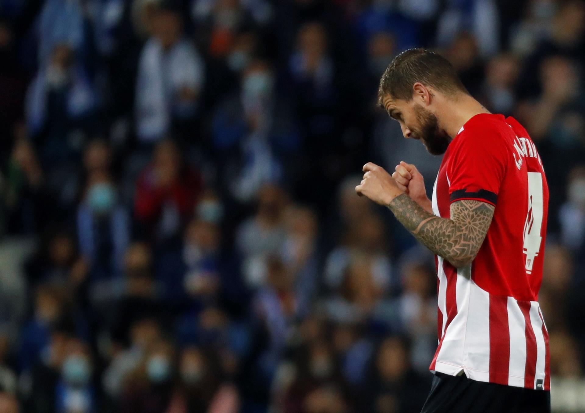 Barca are thinking of signing Inigo Martinez in January. EFE