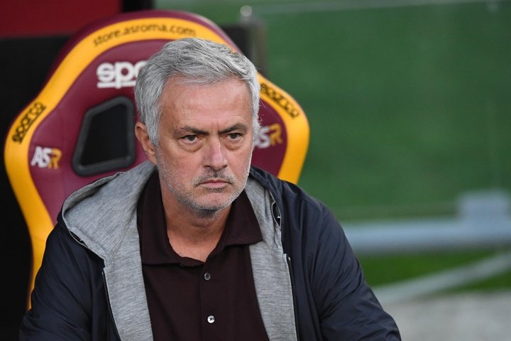 Mourinho cargó duramente contra algunos aficionados de la Roma. EFE