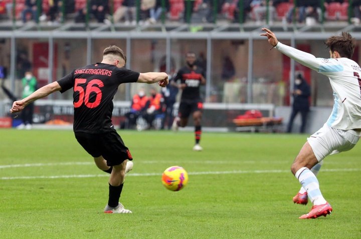 El Milan cumple y no cede en la pelea con el Nápoles