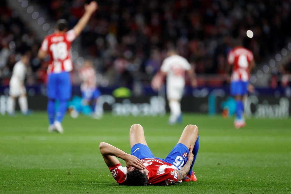 Stefan Savic desfalca o Atlético de Madrid no que resta de ano. EFE/ JUAN CARLOS HIDALGO