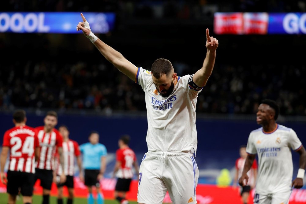 Benzema não sofre uma lesão muscular e estará no derbi.EFE