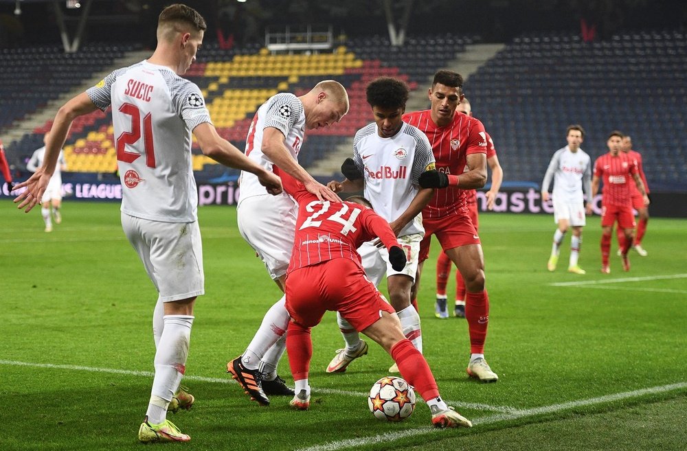 Salzburg defeated Sevilla by the narrowest of margins. EFE
