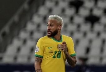 Neymar reaccionó a la foto de Paredes con la Copa América. EFE
