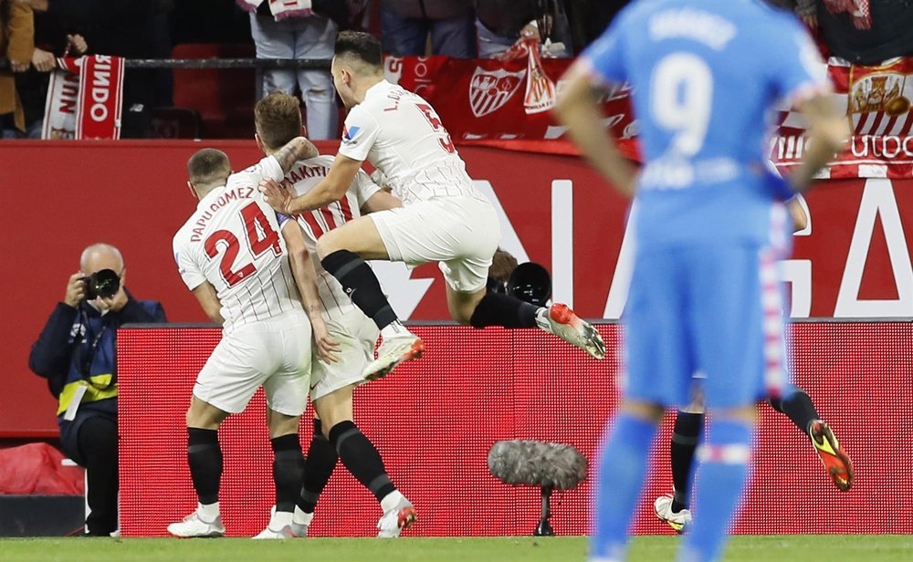 Tres jugadores del Sevilla salieron lesionados ante el Atleti. EFE
