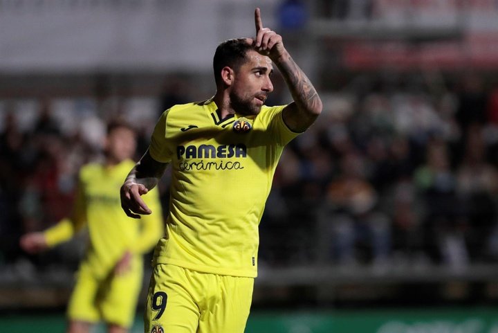 Espanyol join the race for Alcacer