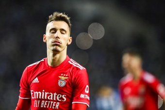 Grimaldo lascerà il Benfica a parametro zero al termine della stagione. Il terzino, corteggiato dalla Juventus, ha scelto di proseguire la sua carriera nel Bayer Leverkusen.