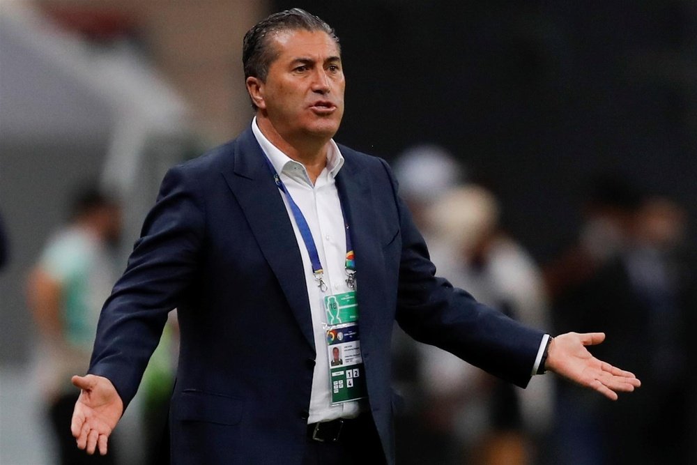 Nigeria can't sack their coach Jose Peseiro. EFE