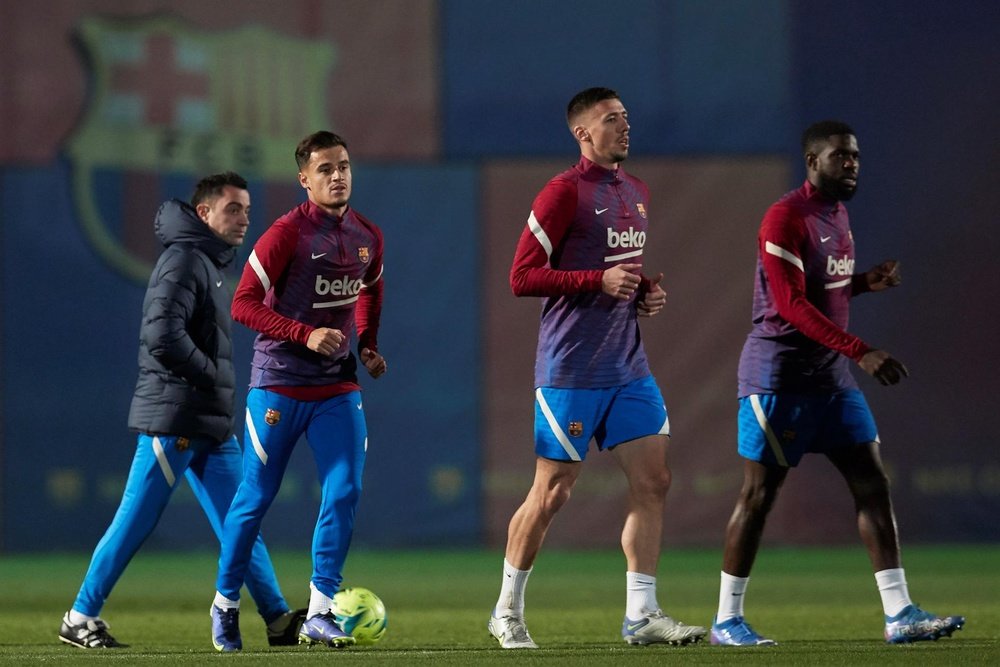Quem poderá chegar à zaga do Barça? EFE/Alejandro Garcia