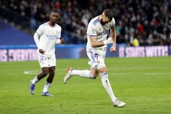 Vinicius and Benzema netted braces as Real Madrid easily beat Valencia. EFE
