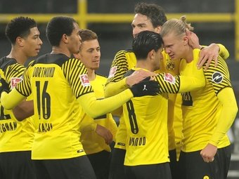 El Borussia Dortmund venció al Freiburg por 5-1. EFE