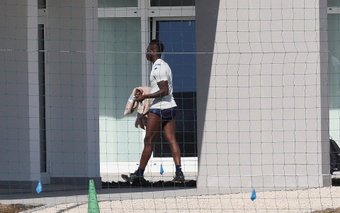 Le journal 'Blick' a publié un nouveau scandale surréaliste impliquant Mario Balotelli. Le footballeur italien aurait agressé accidentellement le directeur sportif de Sion, Barthélémy Constantin, lors d'une soirée déguisée.