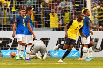 Ecuador y Brasil se midieron en el estadio Rodrigo Paz. EFE