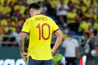 James Rodriguez is still without a team after his departure from Olympiacos. Botafogo owner John Textor revealed in the press room that he had been in contact with the Colombian's agents: 