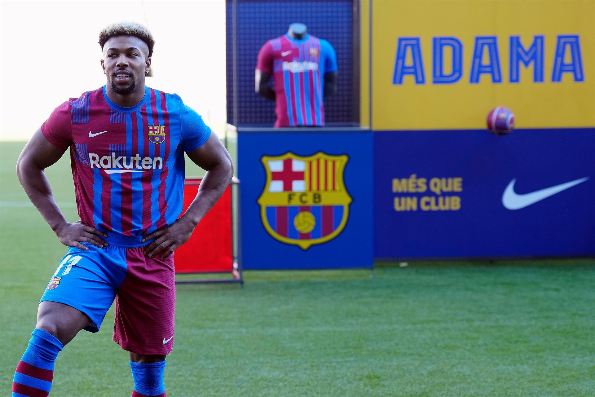 La presentación de Adama Traoré con el Barcelona, minuto a minuto. EFE