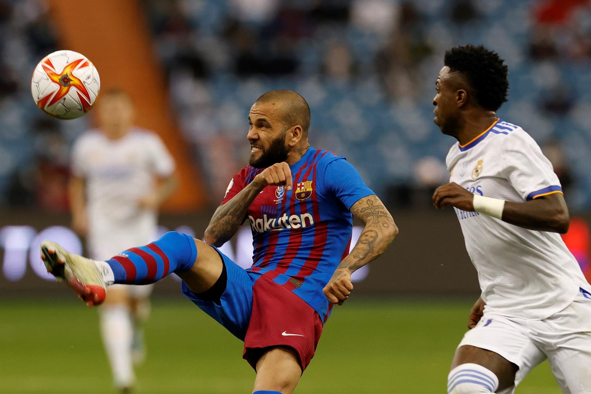 Barcelona have not included Dani Alves in their Europa League squad. EFE