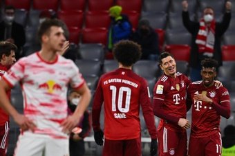No detalhe, Bayern bate o RB Leipzig. AFP