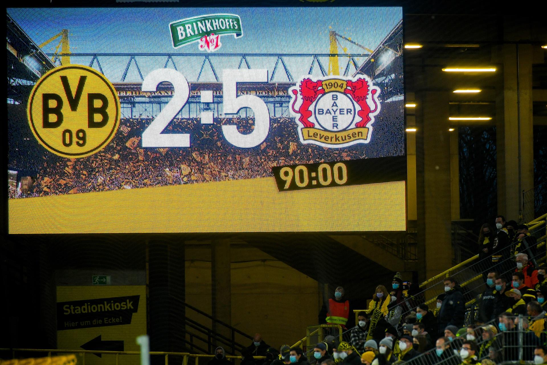 Bayer Leverkusen goleia Borussia Dortmund por 5 a 2