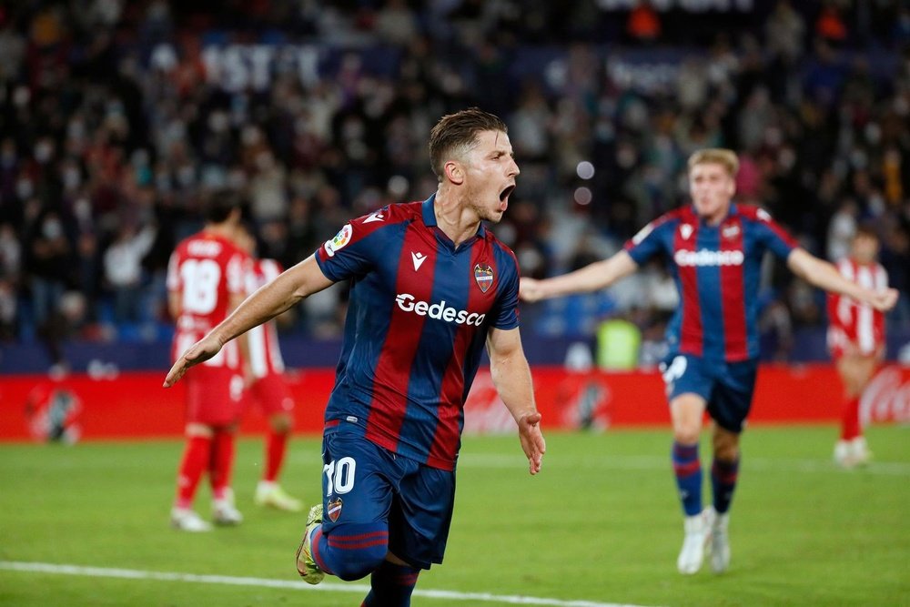 Bardhi volvió a entrenar con el Levante. EFE