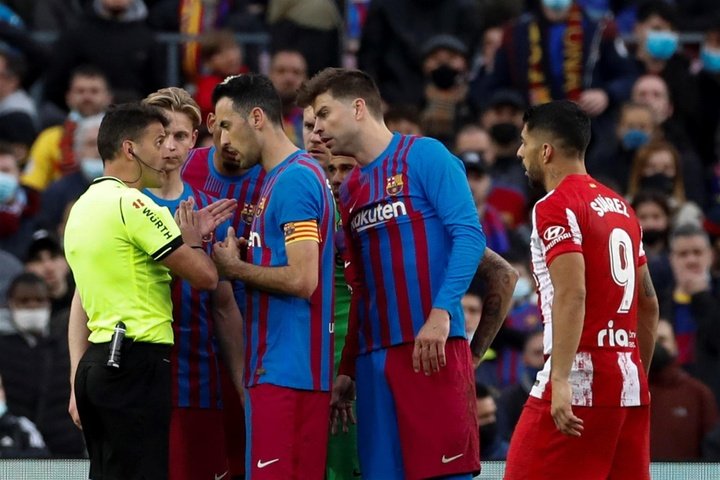 Jesus Gil Manzano will take charge of Pique's game for Barca. EFE