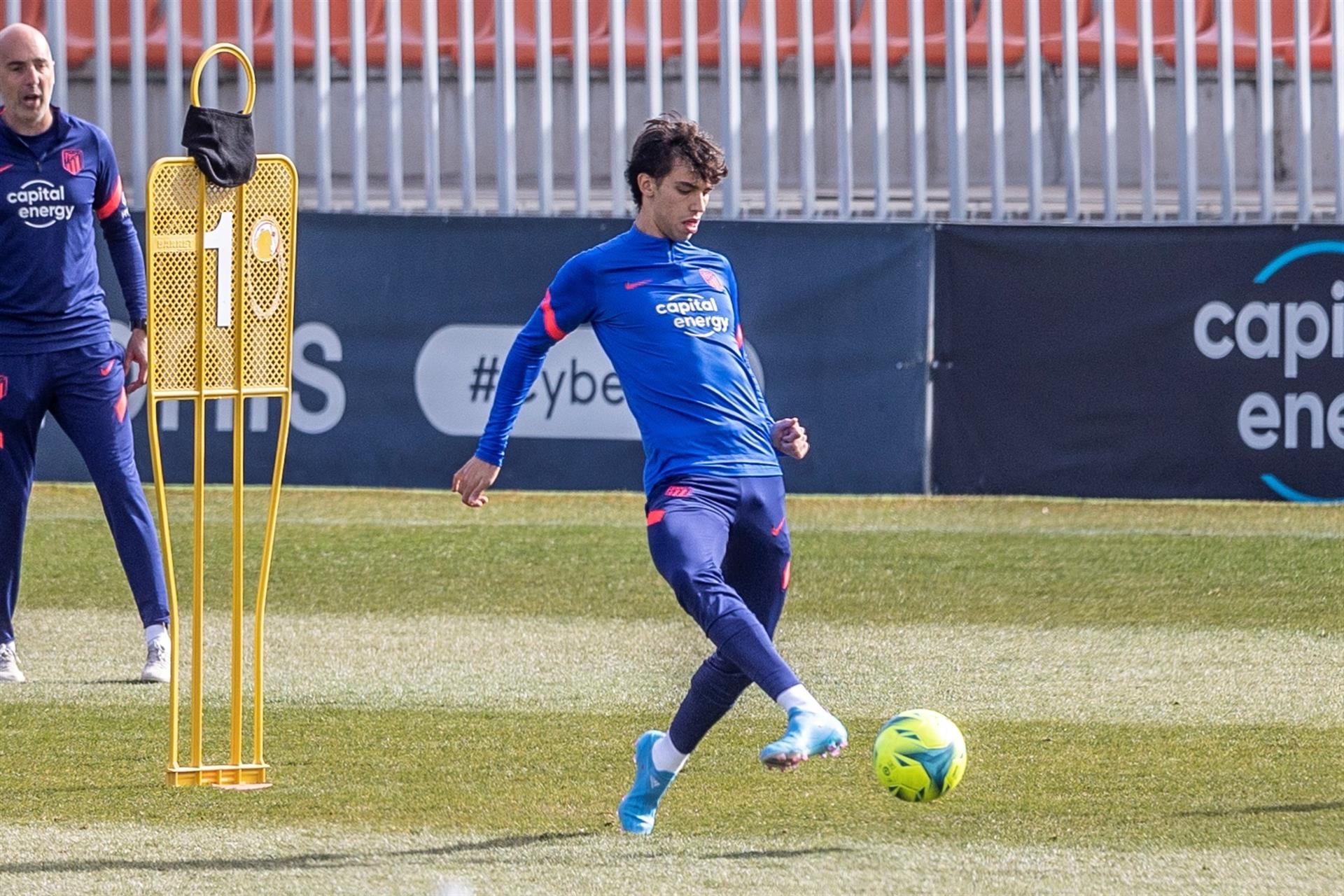 ï»¿Simeone drops Suarez as he exams Joao Felix and Correa
