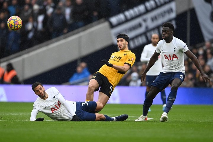 Los Wolves asaltan a un torpe Tottenham