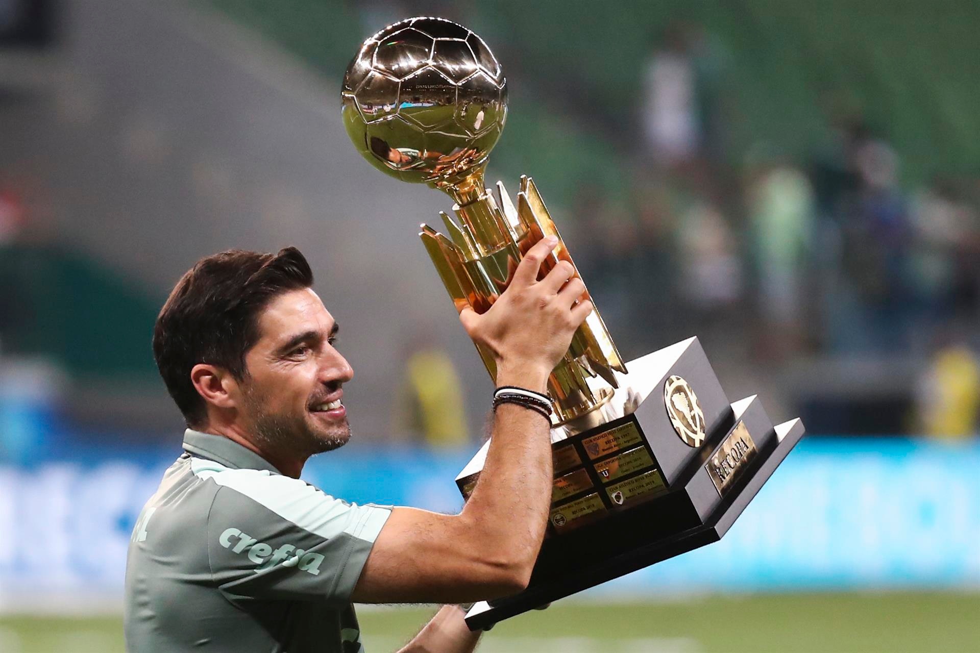 Abel Ferreira no Palmeiras: jogos, gols, títulos e mais números do