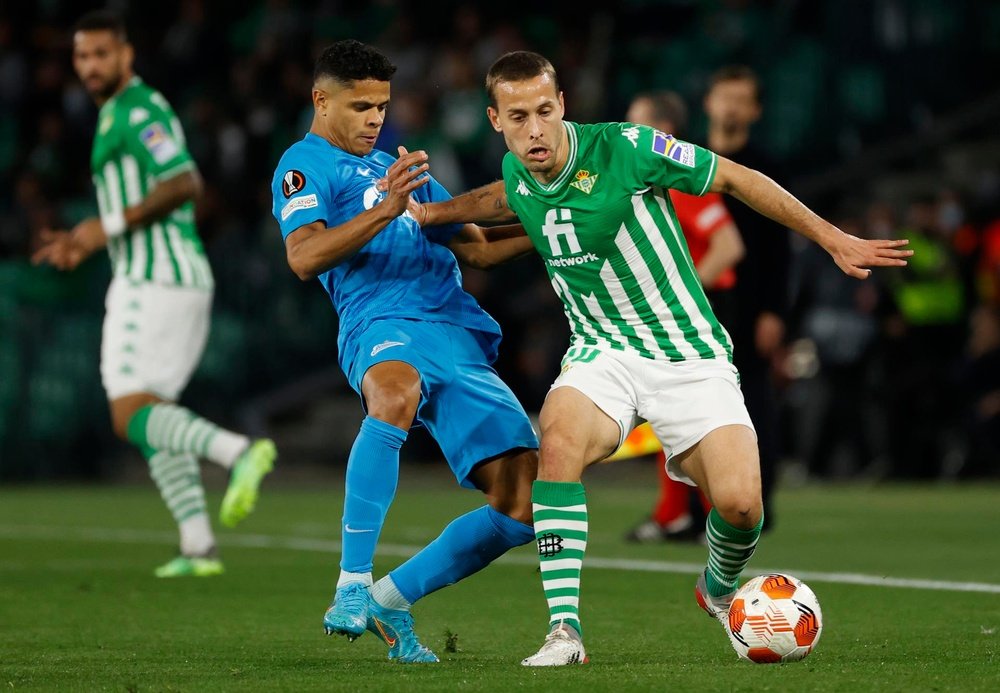 Canales está jugando con dolor en el pie izquierdo. EFE