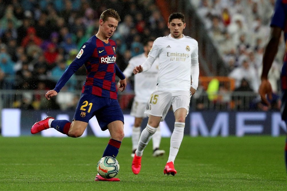 De Jong wants to play Champions League football. EFE