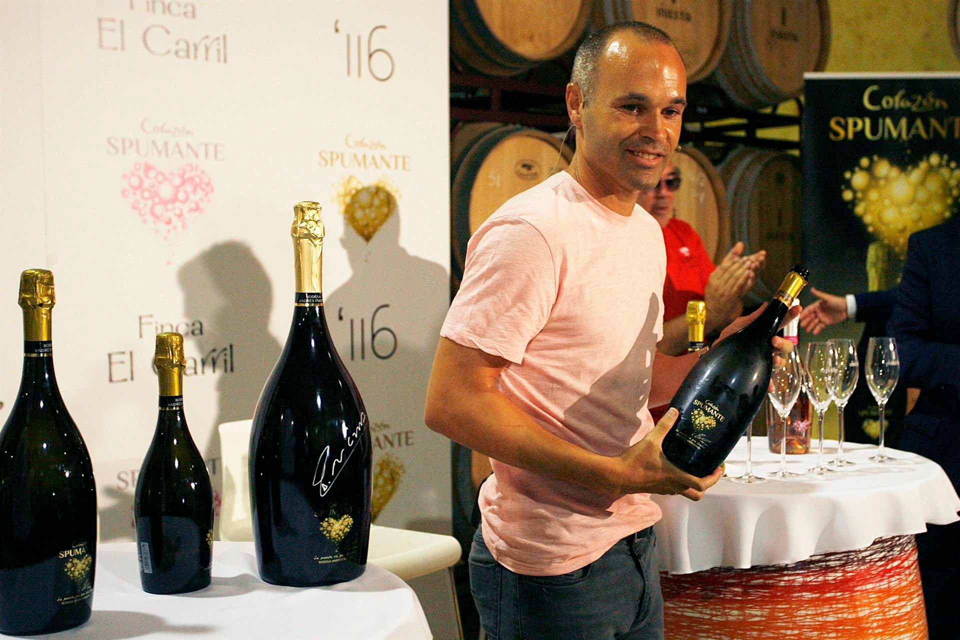 Iniesta creó su propio vino, en su tierra, Fuentealbilla. EFE/Alberto Morante